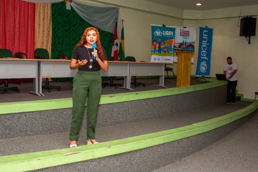 A coordenadora do Cras Icoaraci, Emanuele Valles, mostrou como o trabalho de articulação com as escolas e as unidades de saúde possibilitou maior alcance às ações da assistência social