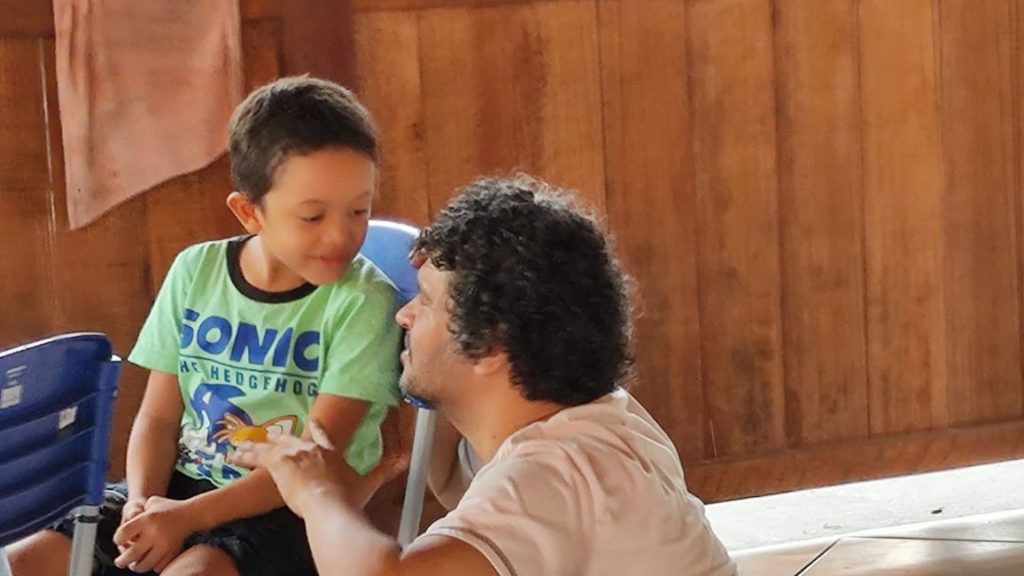 Arte educador atua na avaliação especializada dos estudantes ribeirinhos