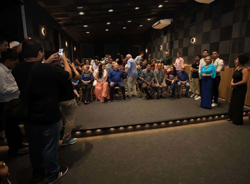 O nome da sala de cinema faz uma homenagem da Prefeitura de Belém à atriz paraense Dira Paes