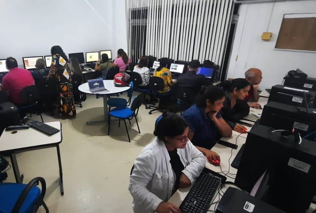 Cursos e oficinas realizdas pelo Centro Educacional de Inovação Tecnológica e Computacional da Semec são oportunidades de explorar novas abordagens na educação.