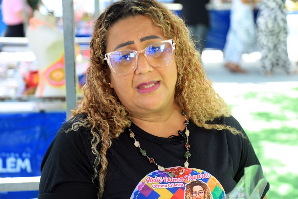 Dilma Tavares é artesã e integra o projeto “Família e Escola: construindo parcerias”, idealizado na EMEI Laís Fontoura Aderne e que foi homenageada na solenidade desta quarta, 31