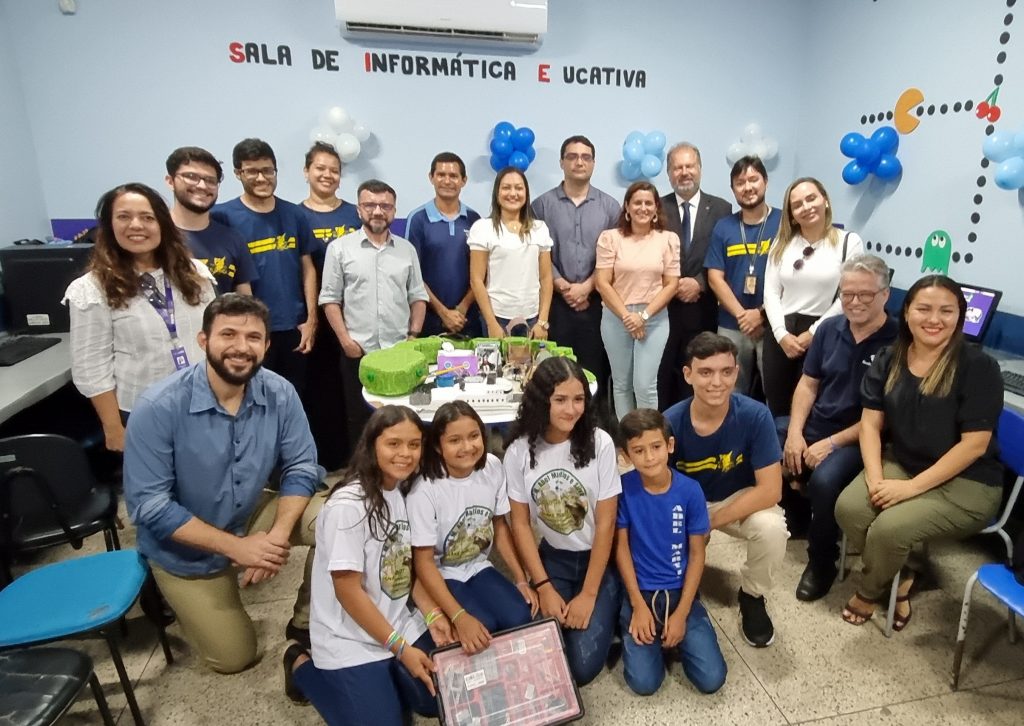 Estudantes da Escola Abel Martins recebem o projeto Edubox que transforma TV Boxes apreendidas, em ferramentas educacionais.