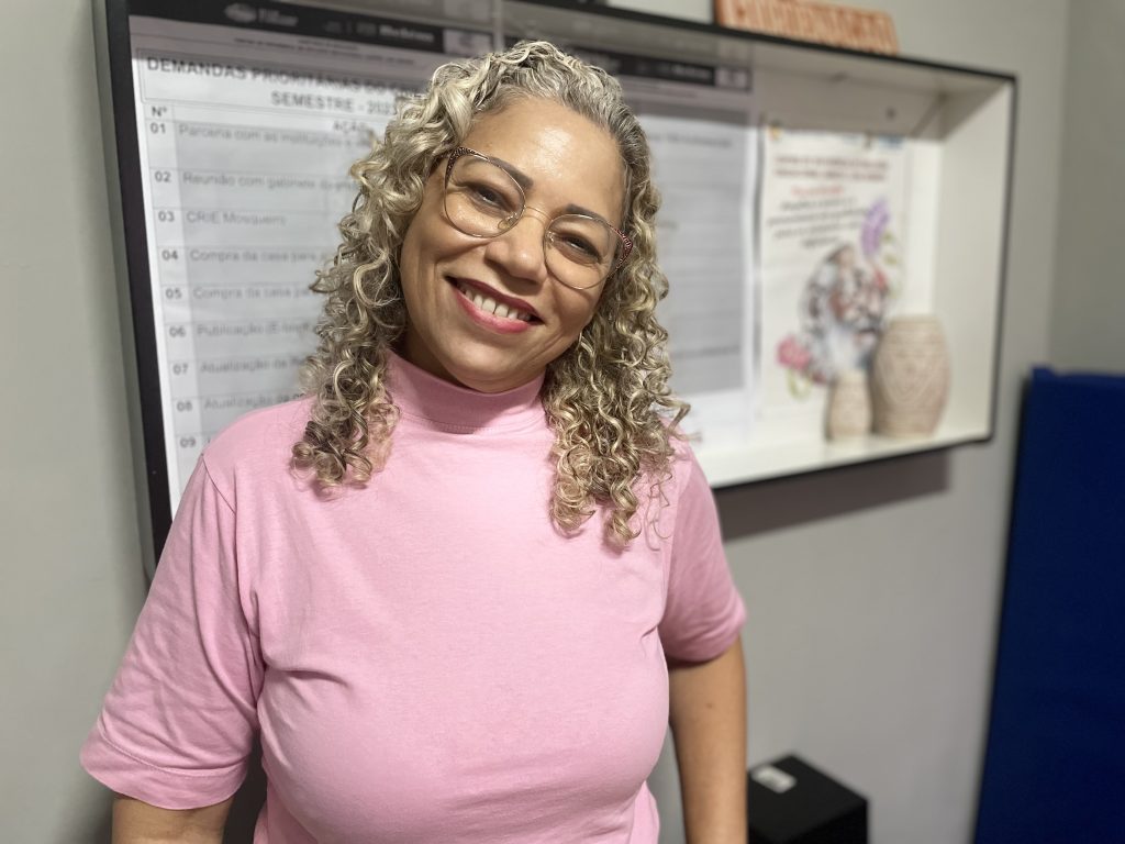 Giovana é uma das novas profissionais contratada para atuar na educação inclusiva e contribuir para o acesso e permanência das crianças com deficiência na rede municipal