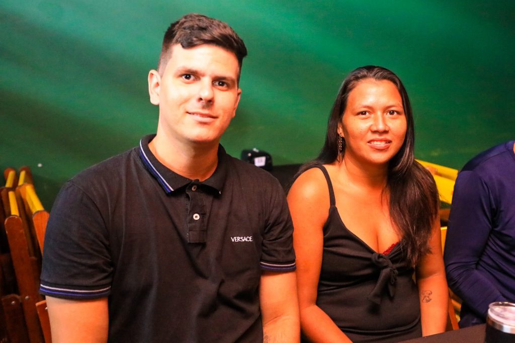 Elenilson de Mendonça, trabalhador ddo almoxarifado, e Leideane Rodrigues, servente, participaram do almoço.