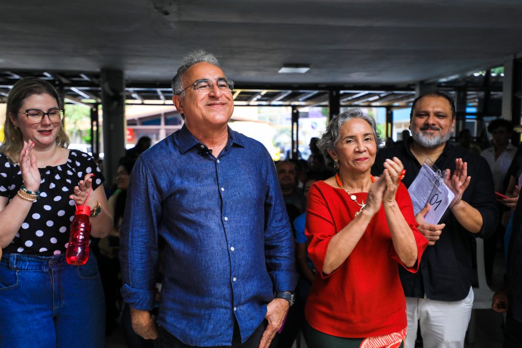 O prefeito Edmilson Rodrigues, juntamente com a secretária municipal de Educação, Araceli Lemos, recepcionaram os profissionais nesta sexta-feira, 9, na sede da Semec