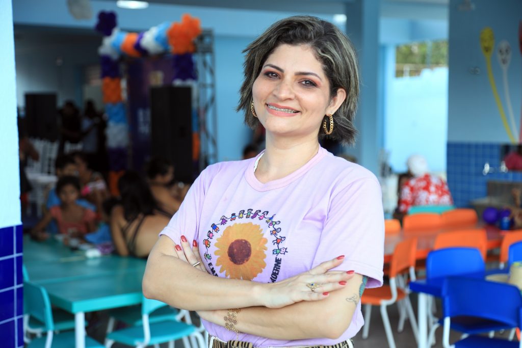 Professora Flávia Siqueira é a diretora da EMEI Laís Fontoura Aderne. "É muito bom ver uma escola desse nível, com toda essa qualidade para a comunidade como a do Paracuri", afirma