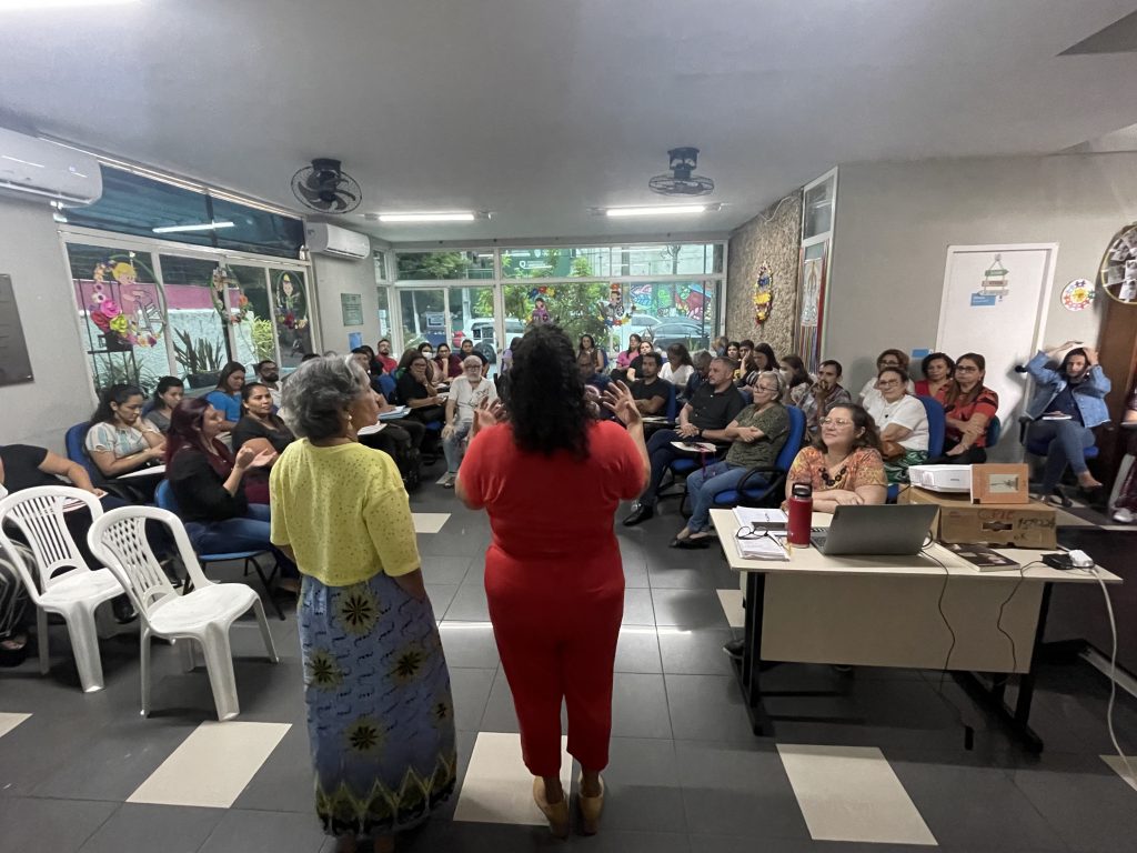 Todos os profissionais contratados irão atuar no atendimento de aproximadamente três mil estudantes