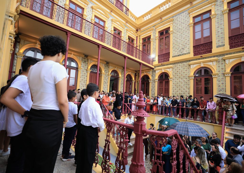Solenidade de entrega do Palacete Pinho reformado ocorreu no final da tarde desta quinta-feira, 22, com muita arte - música, cinema e apresentação de danças populares