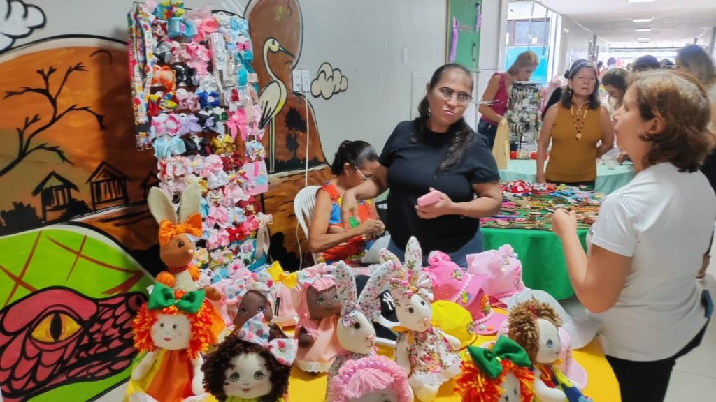 Feira montada no evento por mulheres empreendedoras