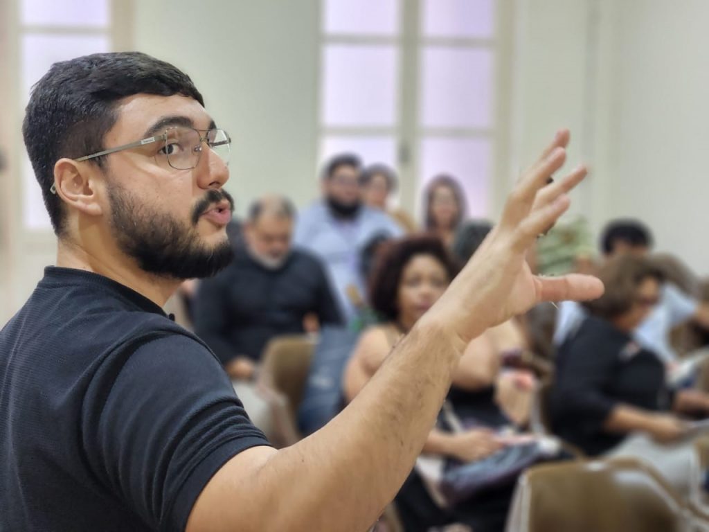 Patric Souza, especialista em Psicologia Organizacional e consultor de Gestão de Pessoas, conduziu a reunião: diversidade e igualdade