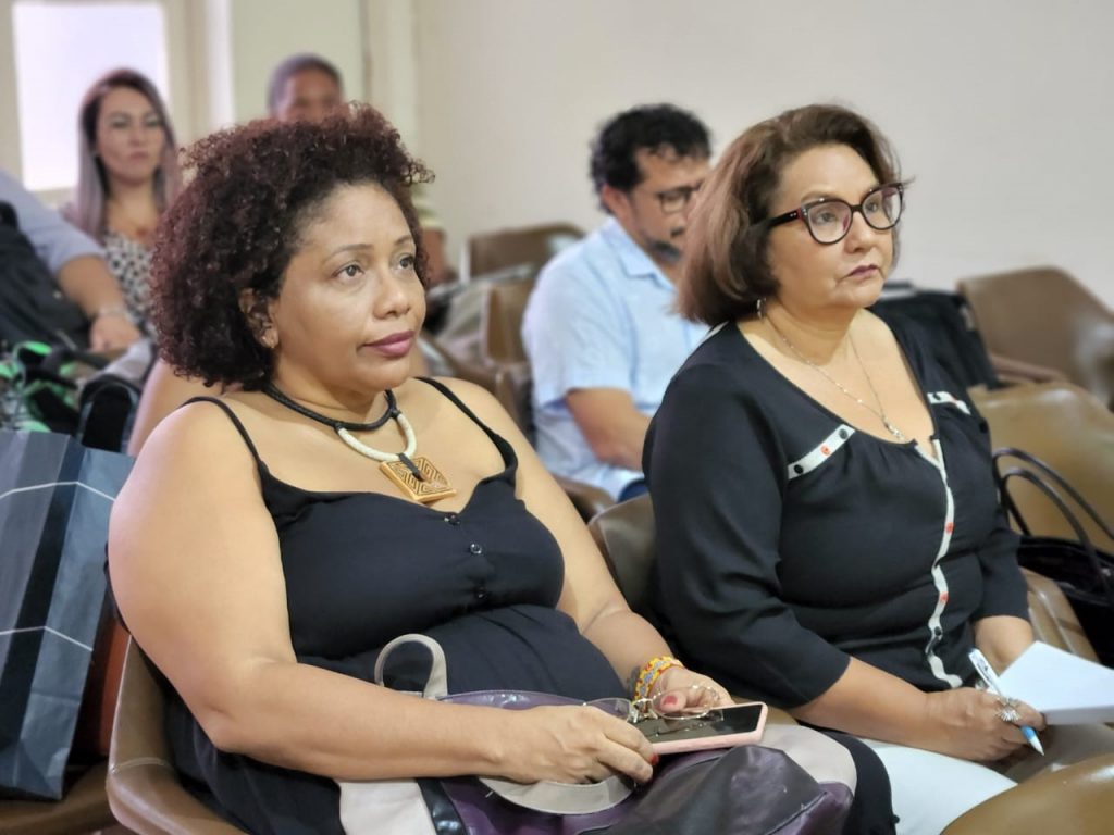 Representantes de várias secretarias e órgãos se integraram no objetivo de construir uma política municipal de equidade