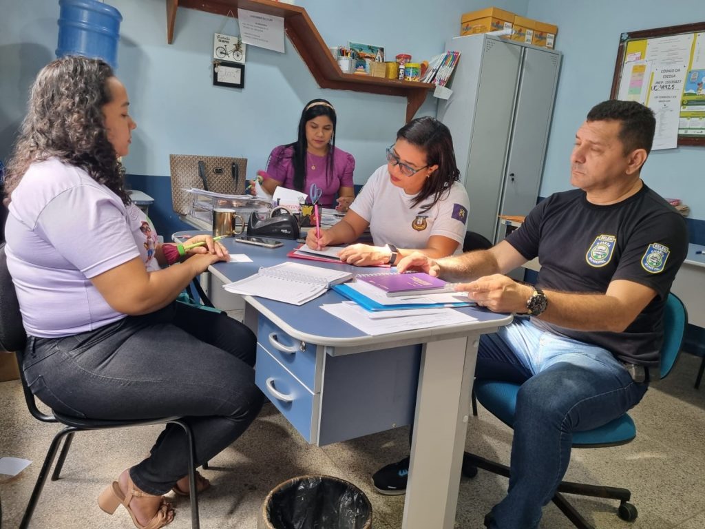 A atividade Guarda Amigo da Escola, promovida pela Guarda Municipal, em campo na Escola Municipal Dep. João Carlos Batista, na Cabanagem