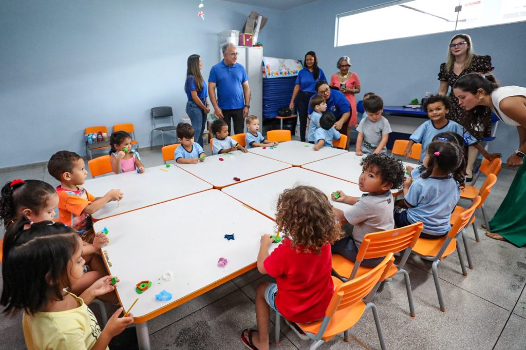 No espaço, a Semec reformou as 20 salas de aula, o laboratório de informática, biblioteca, salas de Recursos Multifuncionais e de expressão corporal para aulas de dança, ritmos e arte circense, assim como o ambulatório