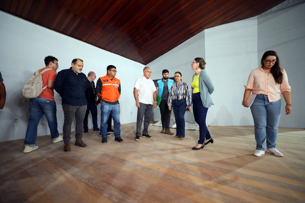O prefeito Edmilson Rodrigues, acompanhado da equipe técnica responsável pelos trabalhos, esteve no espaço nesta quinta-feira, 25, para verificar de perto como está a fase de conclusão da obra