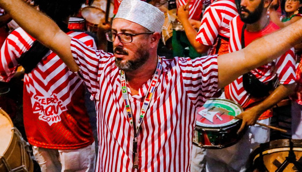 Autor de três livros “Batuque Book Maracatu”, “Batuque Book Caboclinho” e “Batuque Book Forró”, Tarcísio Resende tem uma pesquisa voltada aos ritmos percussivos do Pará
